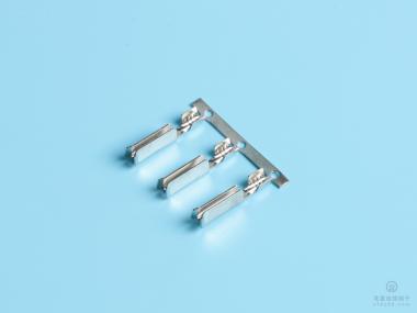 單腳三角型電源端子，品字尾電源端子，橫模，鍍鉻（A03-01）